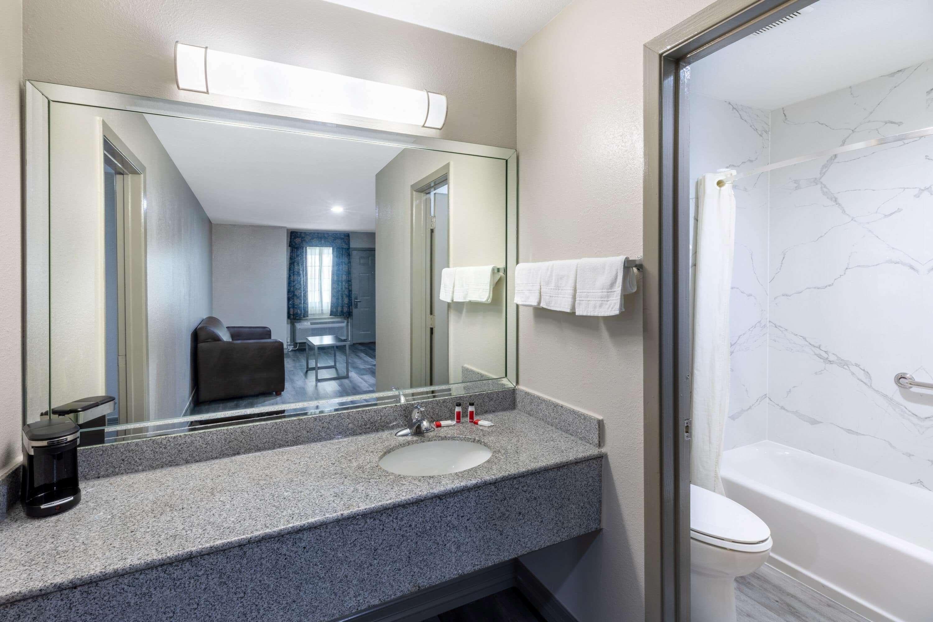 Days Inn By Wyndham Baytown Tx Exterior photo