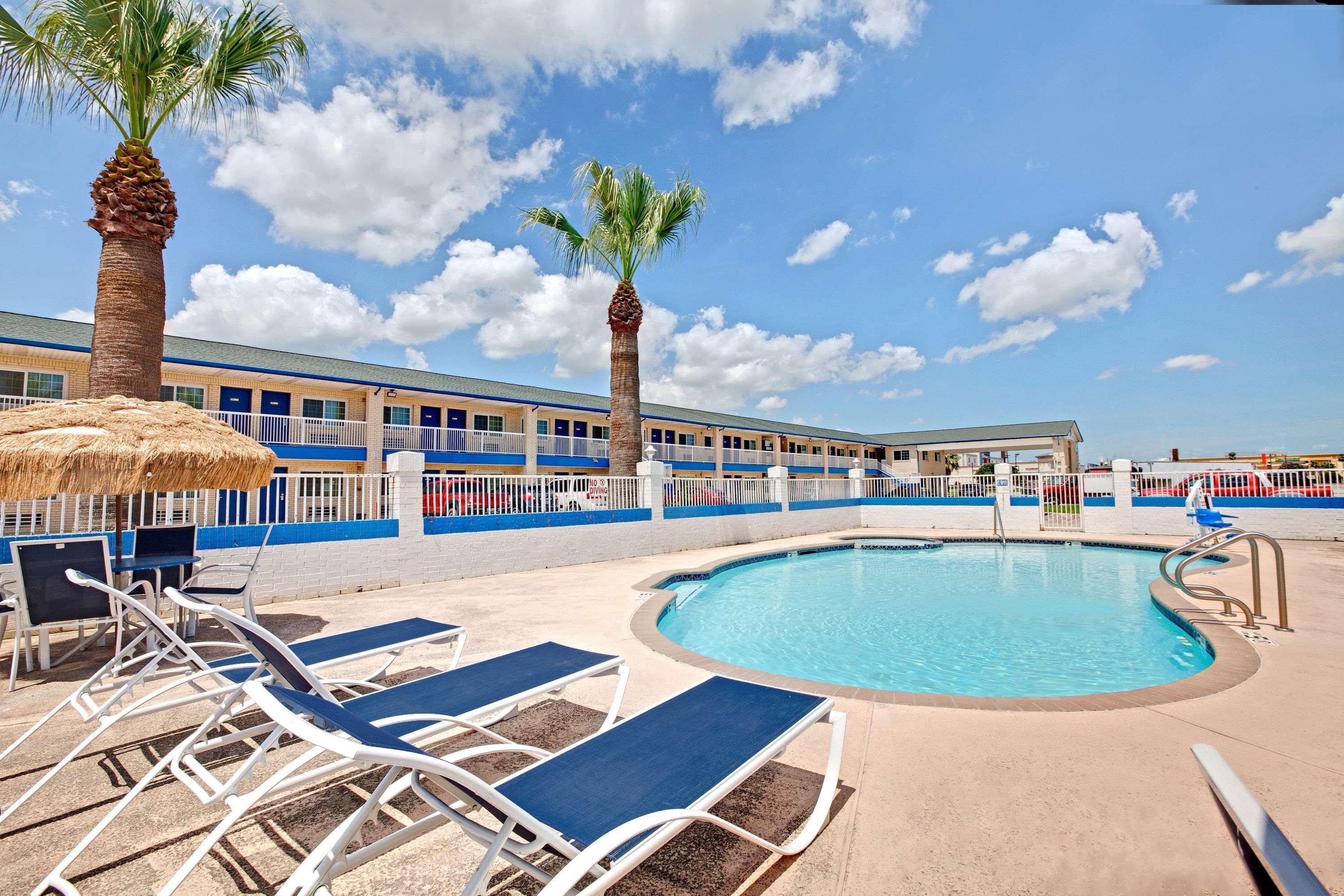 Days Inn By Wyndham Baytown Tx Exterior photo