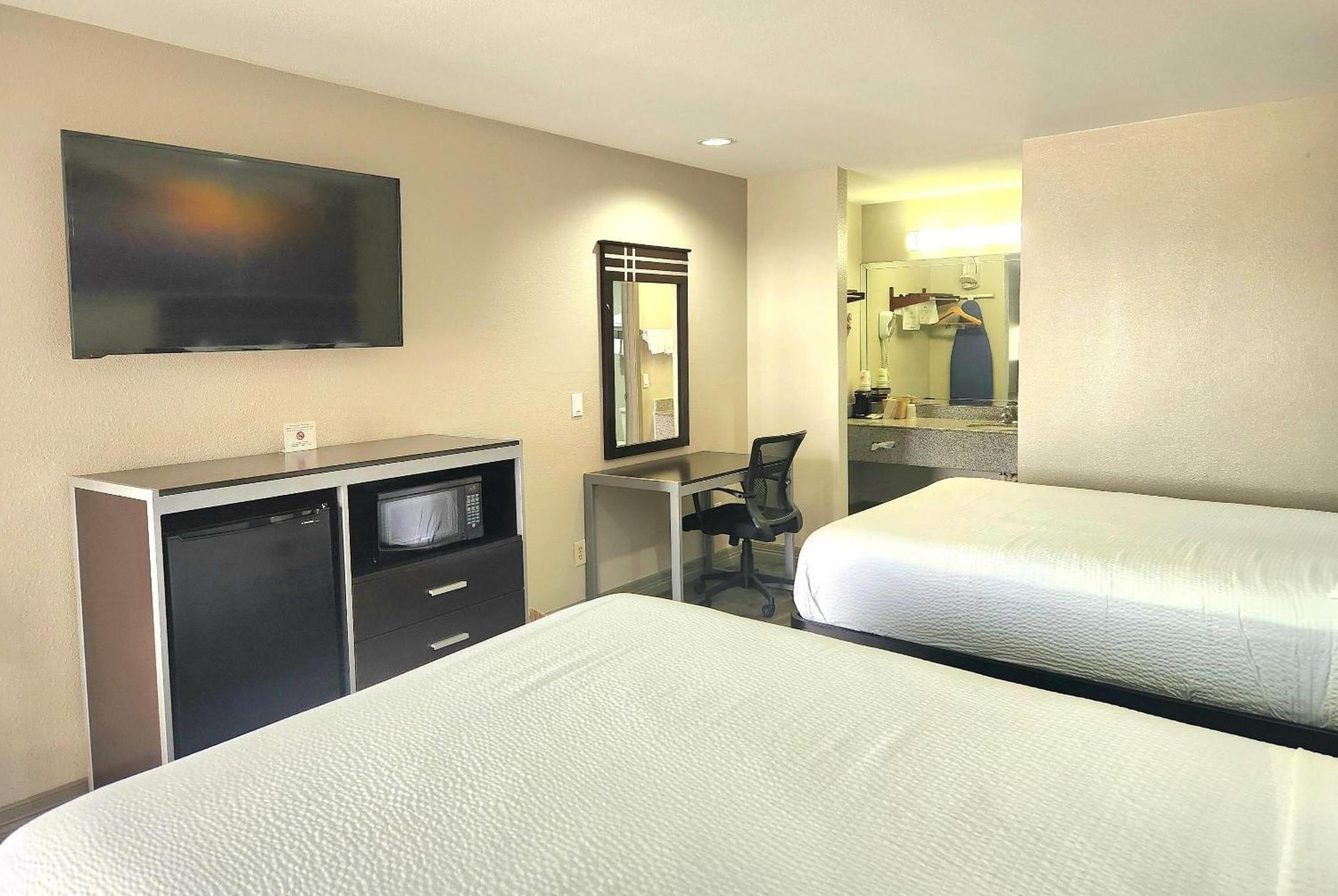 Days Inn By Wyndham Baytown Tx Exterior photo
