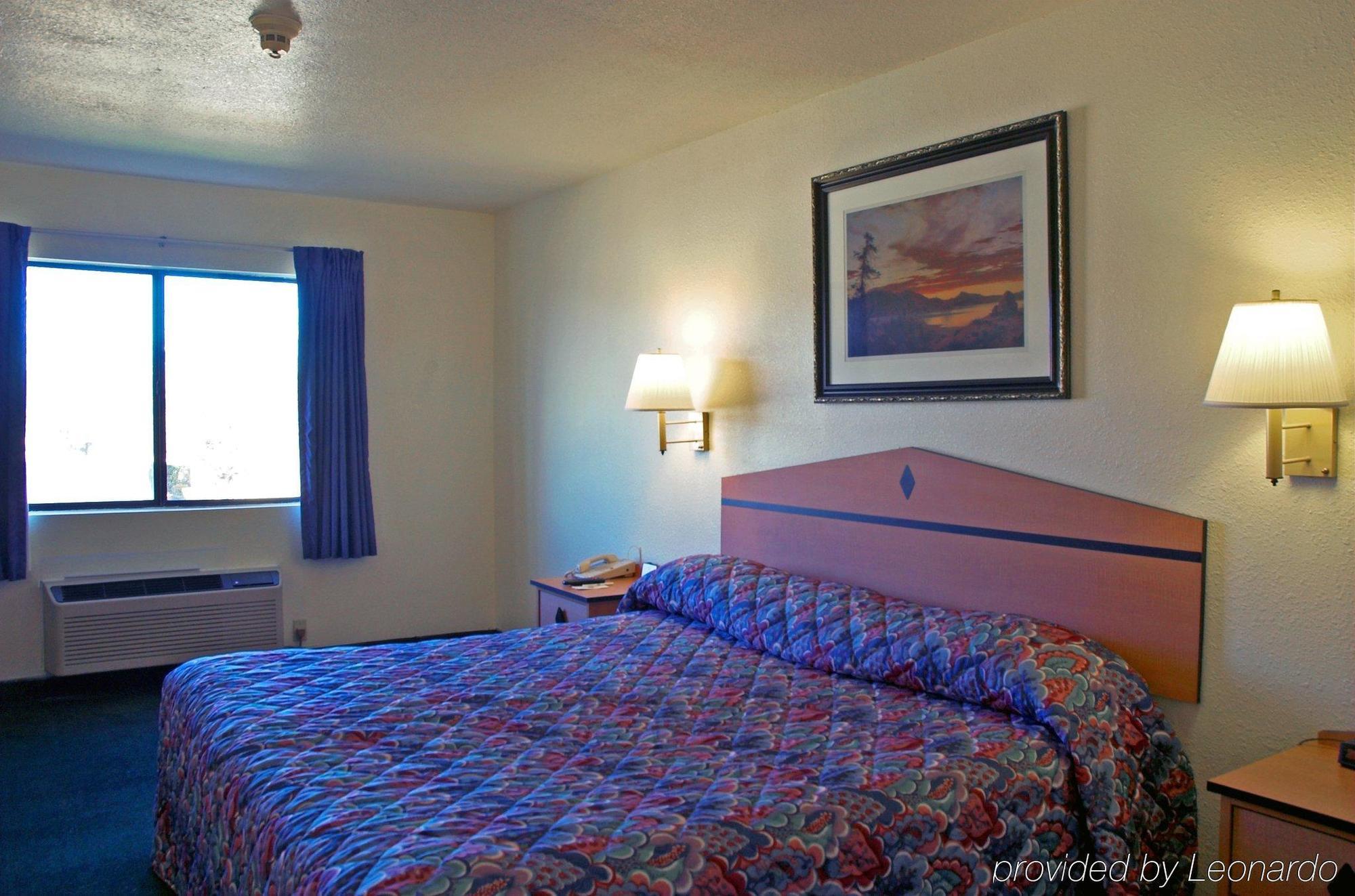 Days Inn By Wyndham Baytown Tx Room photo